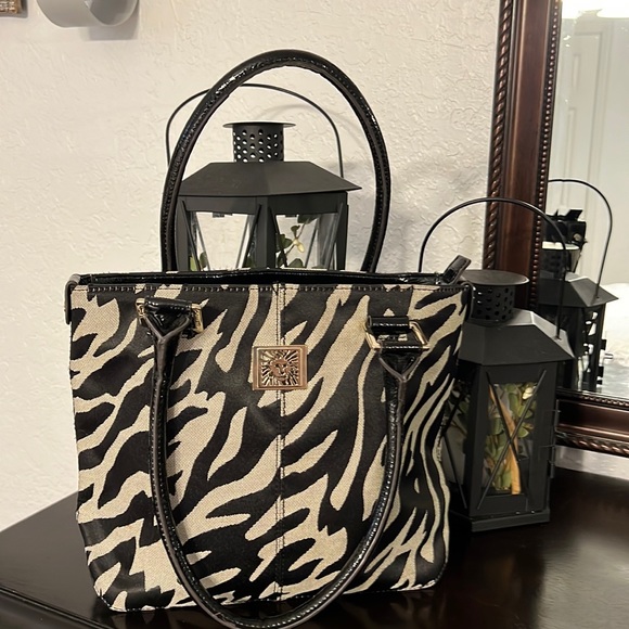 Anne Klein Handbags - ANNE KLEIN ANIMAL PRINT HANDBAG. Comes from smoke free home.